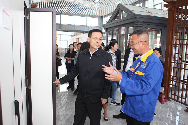 原貴州省委常委、統戰部部長嚴朝君一行蒞臨我廠調研